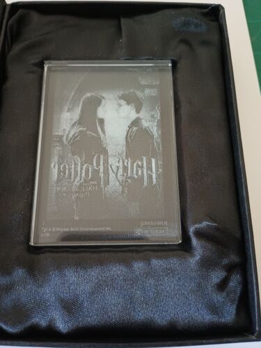 HARRY POTTER HBP HARRY & GINNY SDCC 2010 CRYSTAL CARD ~RARE ARTBOX LIMITED #7/80 - Picture 1 of 3