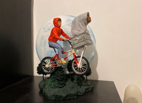 Figurines E.T. L'EXTRA-TERRESTRE et HEYMAN 2001