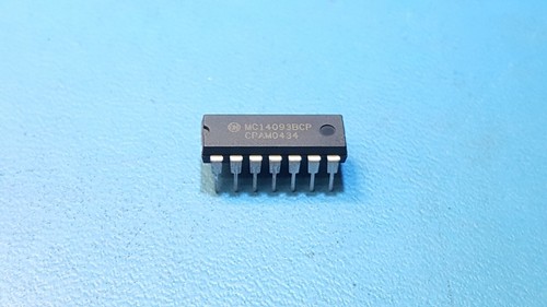 MC14093BCP QUAD 2-INPUT NAND SCHMITT TRIGGER IC PDIP-14 ( = 8 PEZZI - Foto 10