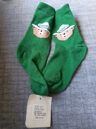 SMOKEY THE BEAR SOCKS Children's Green W/ White Letters NEW with tags Sz 6-7 - Picture 4 of 7