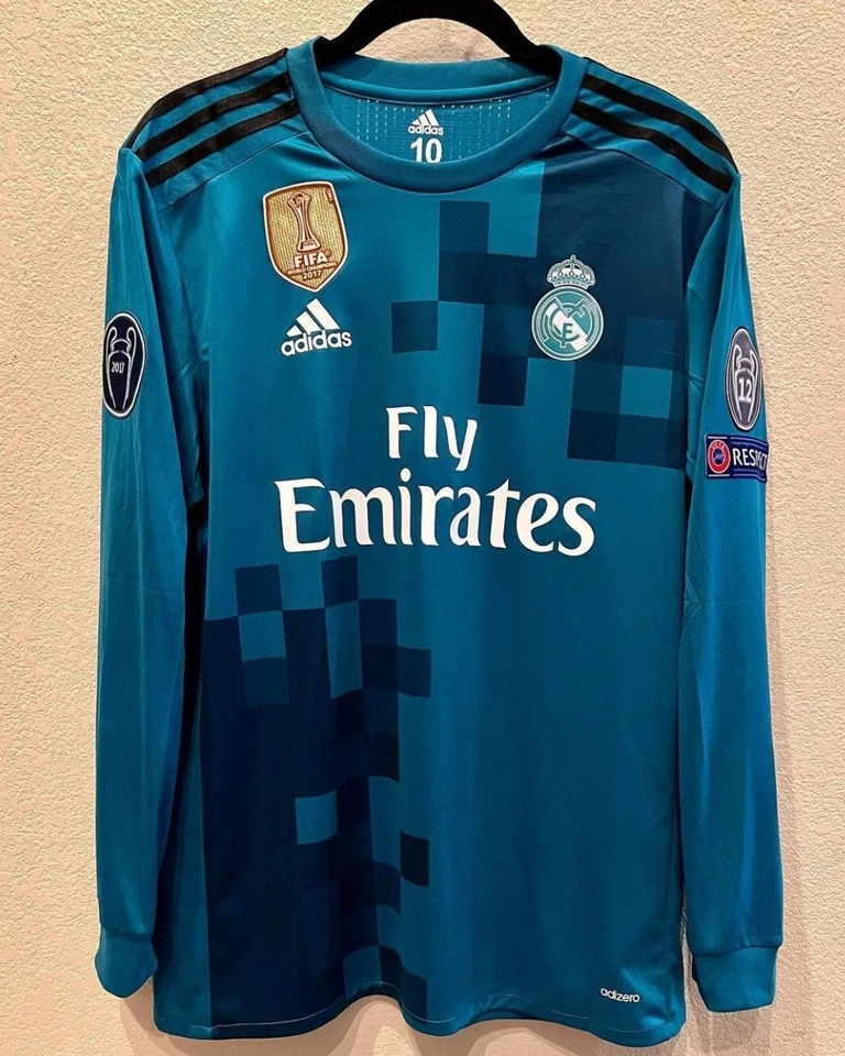 Real Madrid 2017/18 Long Sleeve Third Jersey #7 Ronaldo UCL Patches Blue Shirt - Image 2 of 4