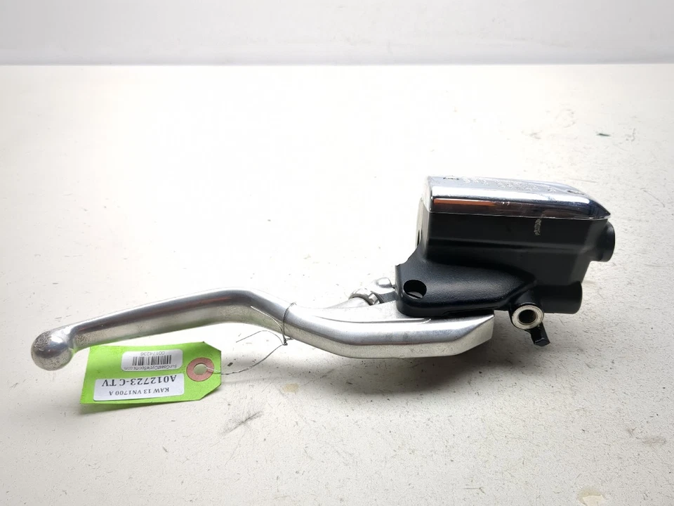 09-23 Kawasaki VN1700A Vulcan Voyager 1700 Right Front Brake Master Cylinder - Image 3 of 4