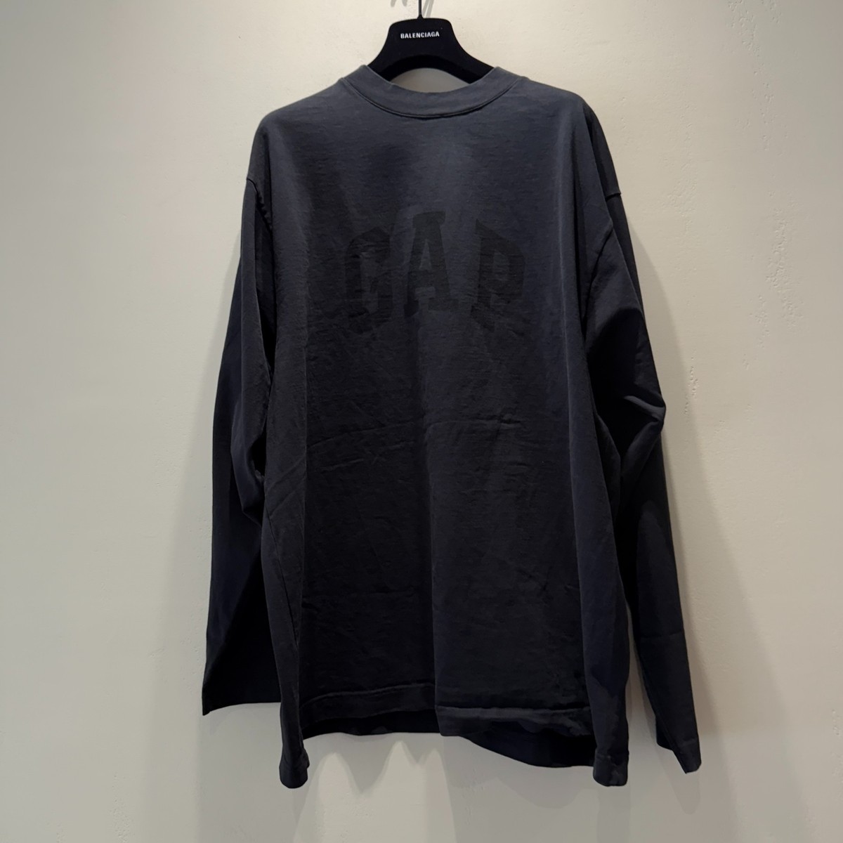 トップス BLACK LONG SLEEVE DOVE TEE (MISPRINT) トップス BLACK LONG SLEEVE DOVE TEE (MISPRINT) Yeezy Gap