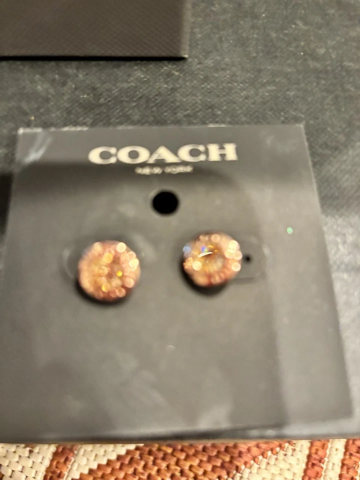 Juego de collar redondo Coach y aretes a juego Foto 3 de 3