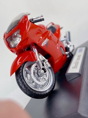 Honda CBR 1100XX Diecast Motorcycle Bike Model Toy Red Welly 1:18