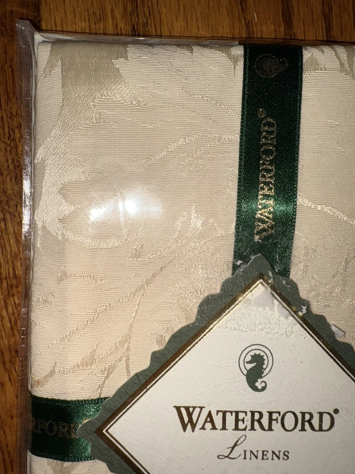 Set Of 2 Waterford Ivory Barons Court Damask Fingertip Towels - Image 2 of 2