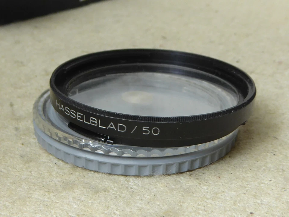 HASSELBLAD BAY 50 1X HZ - 0 SKYLIGHT FILTER  VGC  1 X - 0 - Image 2 of 4