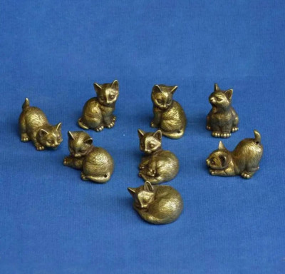 8 verschiedene schöne kleine massive Messing gut detailliert Katzen Schlüsselanhänger Ornament
