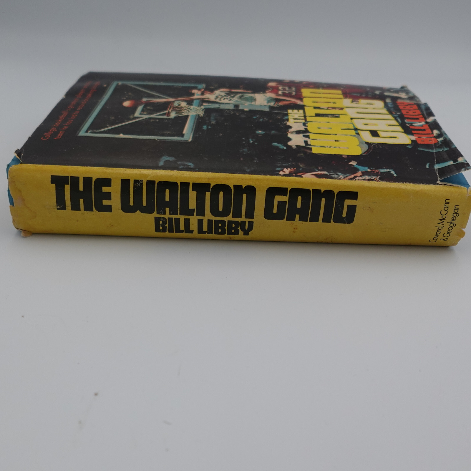 The Walton Gang  by Bill Libby  1974 Hardcover DJ Basketball UCLA College