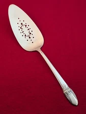 1847 Rogers Bros FIRST LOVE International Silver Plate Pierced Pie Server
