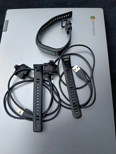 Huawei Band 3 Pro  Schwartz + Zubehör, neue Armbänder & 2 Ladekabel – Ersatzteil