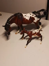 Breyer Breyerfest Naomi and Wynnona Mare and Foal #711165