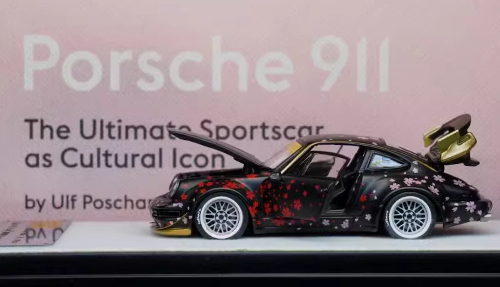 PGM 1:64 Black Sakura 964 RWB Classic Sports Model Diecast