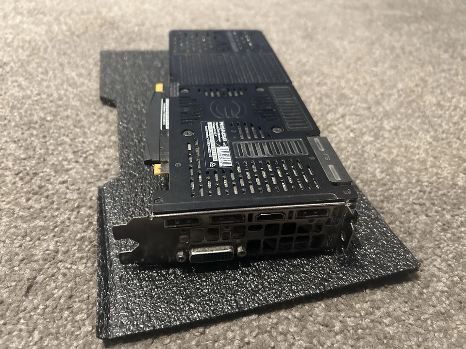 Tarjeta de gráficos EVGA GeForce GTX 1080 Ti SC 11 GB GDDR5X (11G-P4-6393-KR) Foto 3 de 4