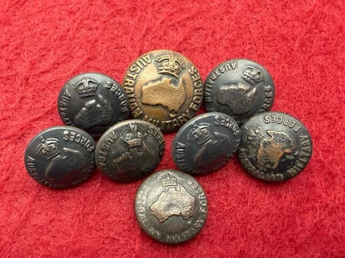 LOT of EIGHT WW1 WW2 Original AUSTRALIAN MILITARY FORCES Buttons MAKER JERUSALEM