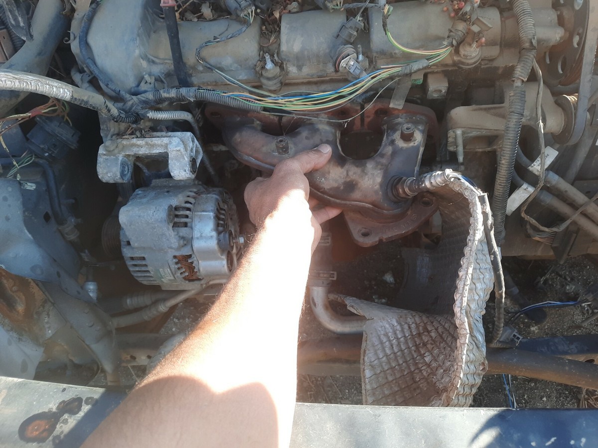 2002-2005 Jaguar X-Type 3.0L V6 Engine Exhaust Manifold Front look