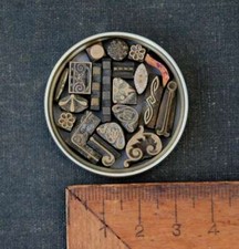 Lot de fers à dorer plaque matériel reliure dorure ancien cuir bronze/laiton °