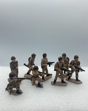 Vintage Metal Army Military Soldiers Men Toy Figurines Lead 8 Pcs Estate Find
