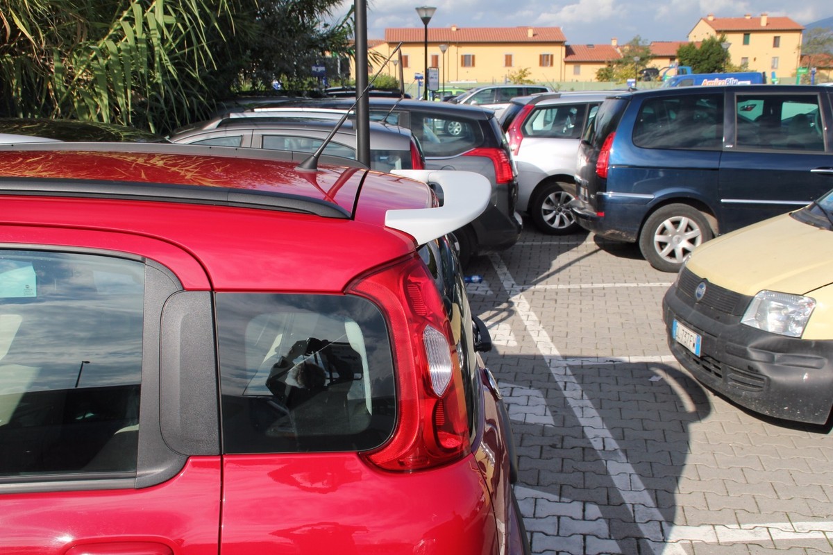SPOILER ALETTONE LANCIA Y CON PRIMER PRIMA 2011 IN POLIDUR