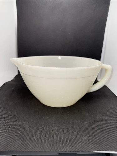 Vintage Fire King Milk Glass D Handle Batter Mixing Bowl Pour Spout Pitcher Oven