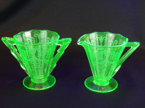 Cambridge Glass Green Depression Etched Sugar and Creamer Set "Cleo" Pattern - Picture 1 of 3