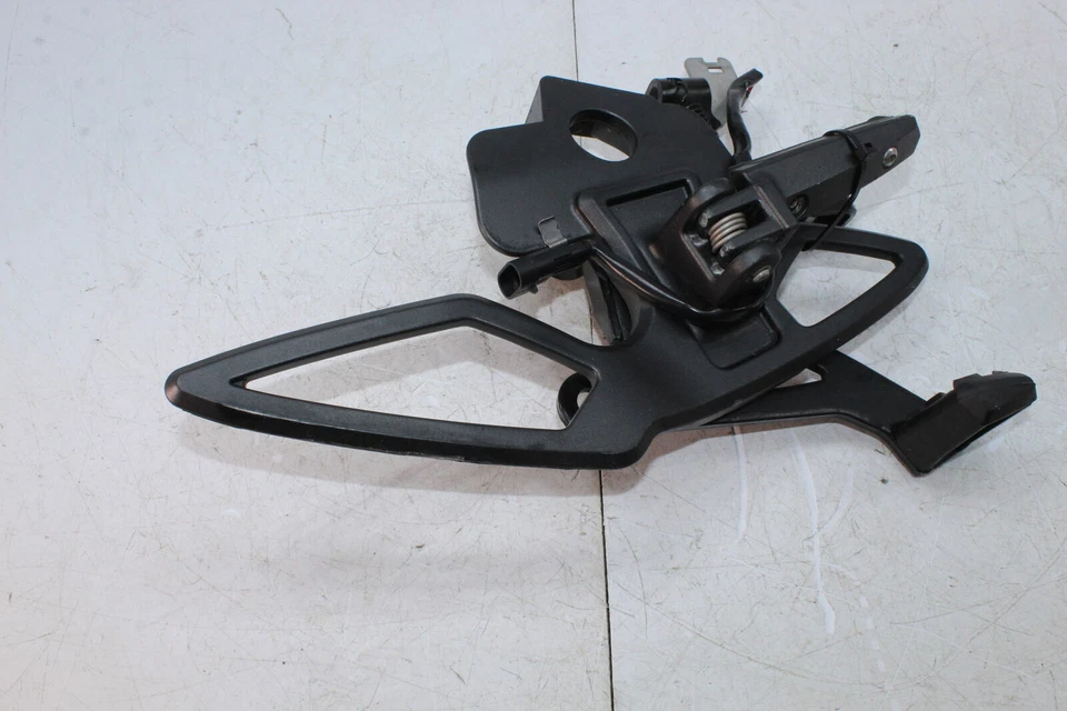 Can-am Spyder RS-S SM5 2012 reposapiés delantero izquierdo clavija paso 705004673 Foto 3 de 4