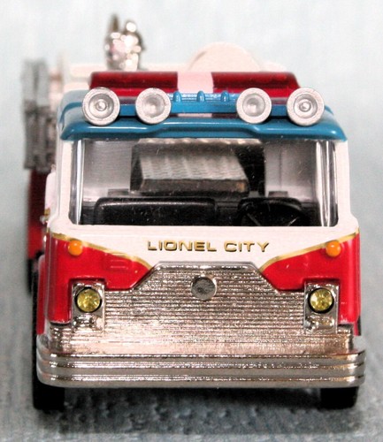 CORGI CLASSICS 1:50 SCALE 52002 MACK CF PUMPER FIRE ENGINE LIONEL CITY BOXED - Picture 4 of 15