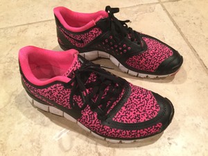 nike womens hot pink shoes