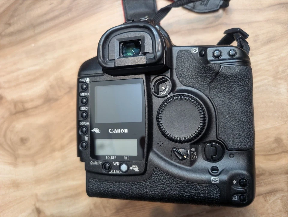 Canon EOS 1Ds Mark I - Full Frame - 11.1 MP - DSLR - Body Only, 1Ds Classic - Image 4 of 4