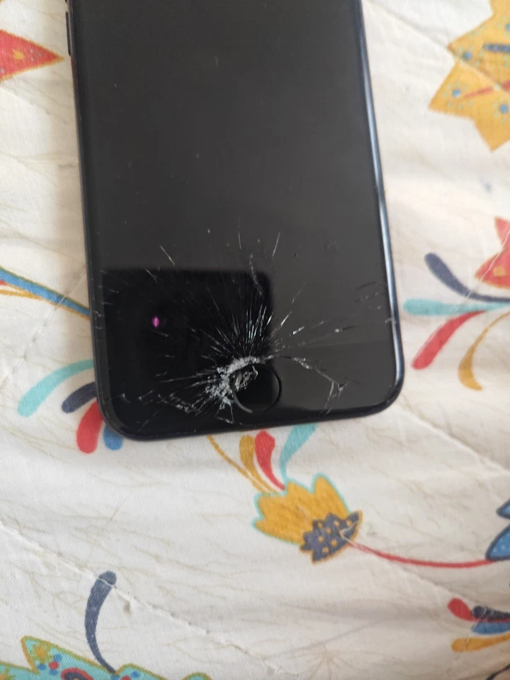 Apple iPhone 7 A1778 Nero Opaco Black 3620 - Immagine 2 di 4