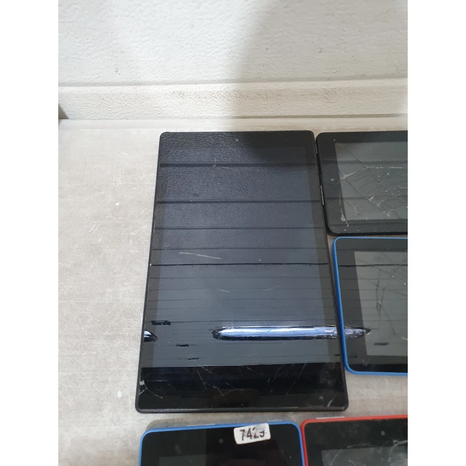 Lot of 6 Amazon & Nook Tablets & eBook Reader Multicolour Touchscreen Display - Image 2 of 4