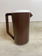 1970's Vintage Chocolate Brown Rubbermaid 2-1/4 Quart Pitcher