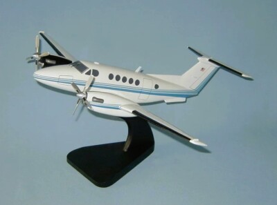 Beechcraft B200 Super King Air Private Desk Top Display Model 1/32 SC Airplane