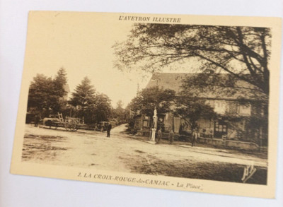 Cpa L Aveyron illustriert La croix rouge -de -Camjac -La place