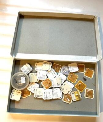 Uhrmacher Ersatzteile Box mit Teilen über 25 verschiedene Hersteller Eta und mehr