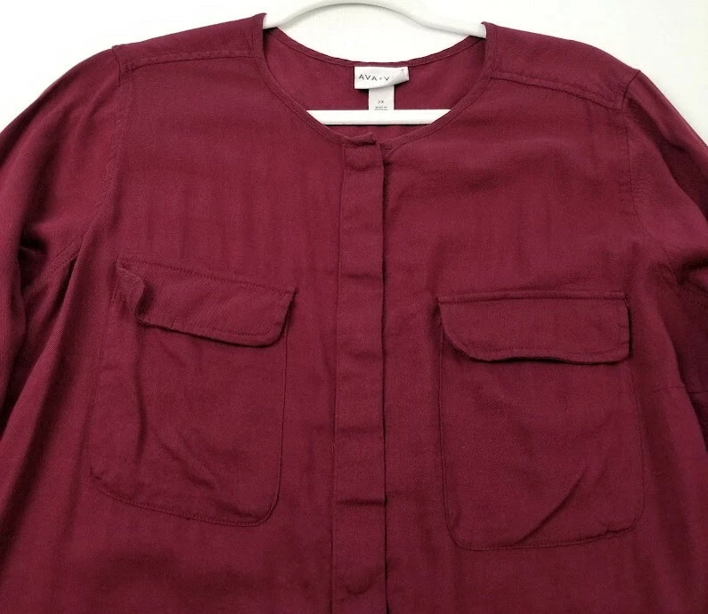 Camisa Ava & Viv Abotonada Para Mujer 2X Borgoña Cuello Redondo Bolsillos Mangas Largas Top Foto 2 de 4