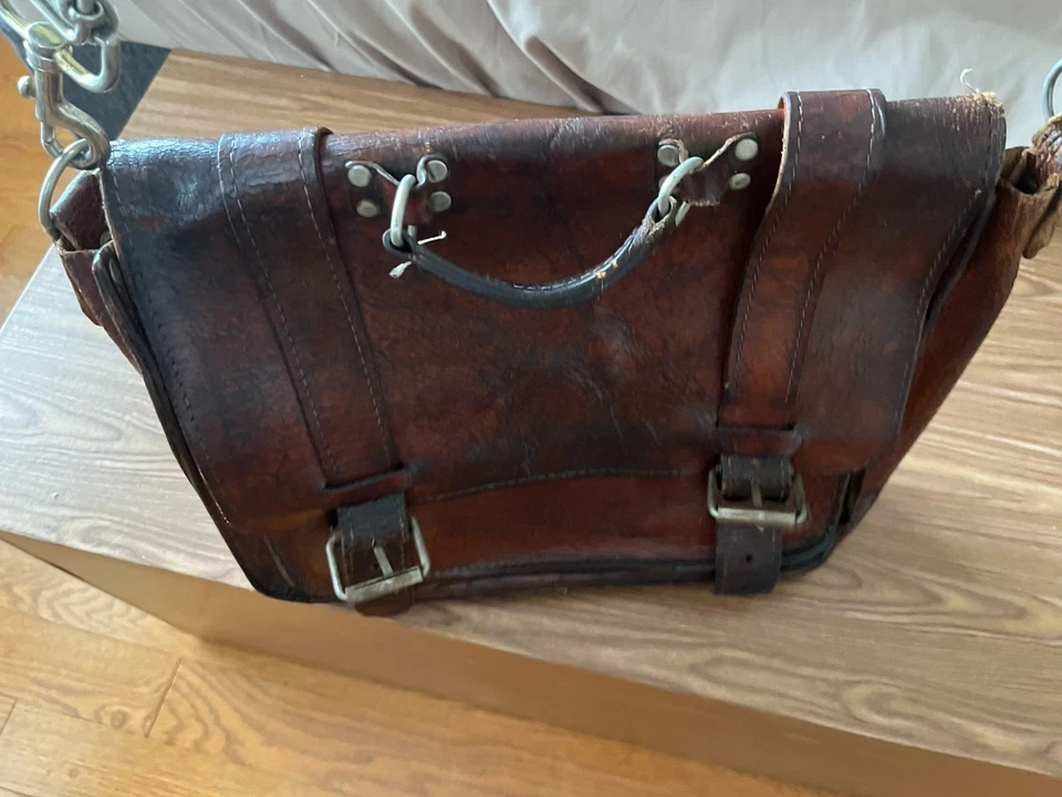 Maletín de cuero marrón oscuro vintage de los años 50 con cierre de hebilla hecho en Francia 15x12 Foto 2 de 4