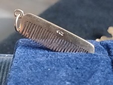 9ct yellow gold charm of a comb nice charm to add to your bracelet