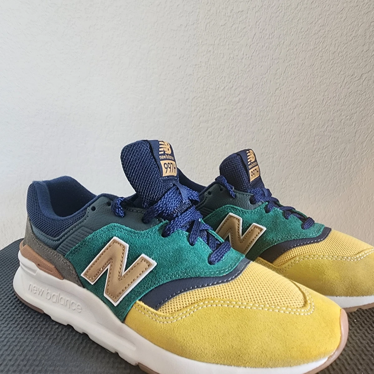 FIGS New Balance 997H Green Yellow‎ Mens 7 Women\'s 8.5 Excellent Condition New Balance 997H Spruce Gold for Sale | Authenticity  main image 3