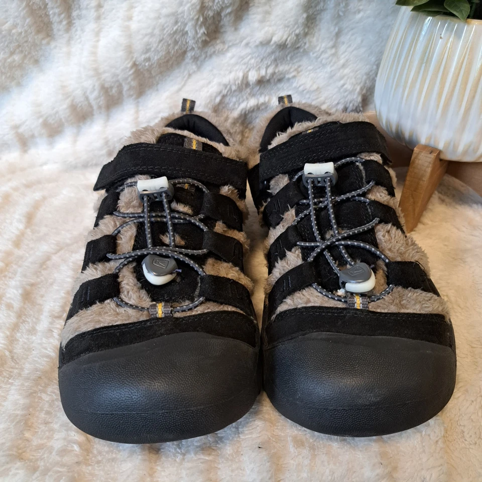 Zapatos de gamuza Keen Newport de piel BigFoot dorados negros para niños grandes jóvenes talla 7 Foto 2 de 4