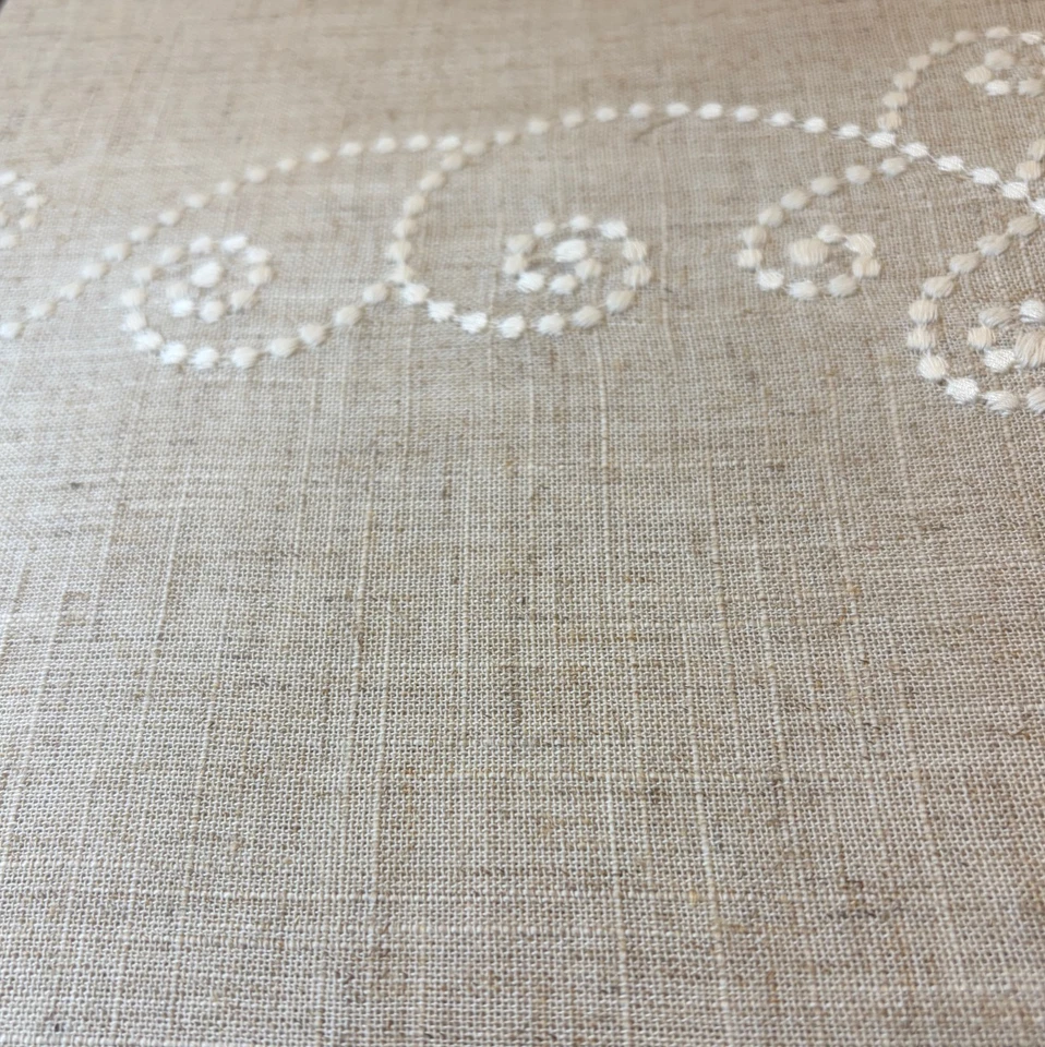 Mantel oblongo beige perla francesa Lenox 60 X 102 bordado borde festoneado Foto 4 de 4