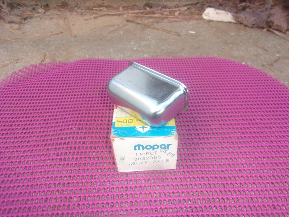 1979-1988 Chrysler New Yorker Imperial NOS MoPar Rear DOOR QUARTER ASHTRAY - Image 2 of 2