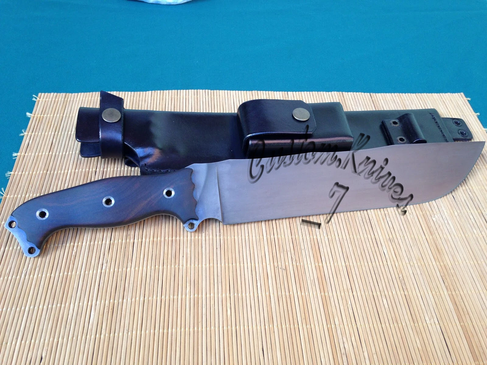 CUSTOM HANDMADE CARBON STEEL OUTDOOR HUNTING RAZORSHARP BOWIE KNIFE WITH SHEATH