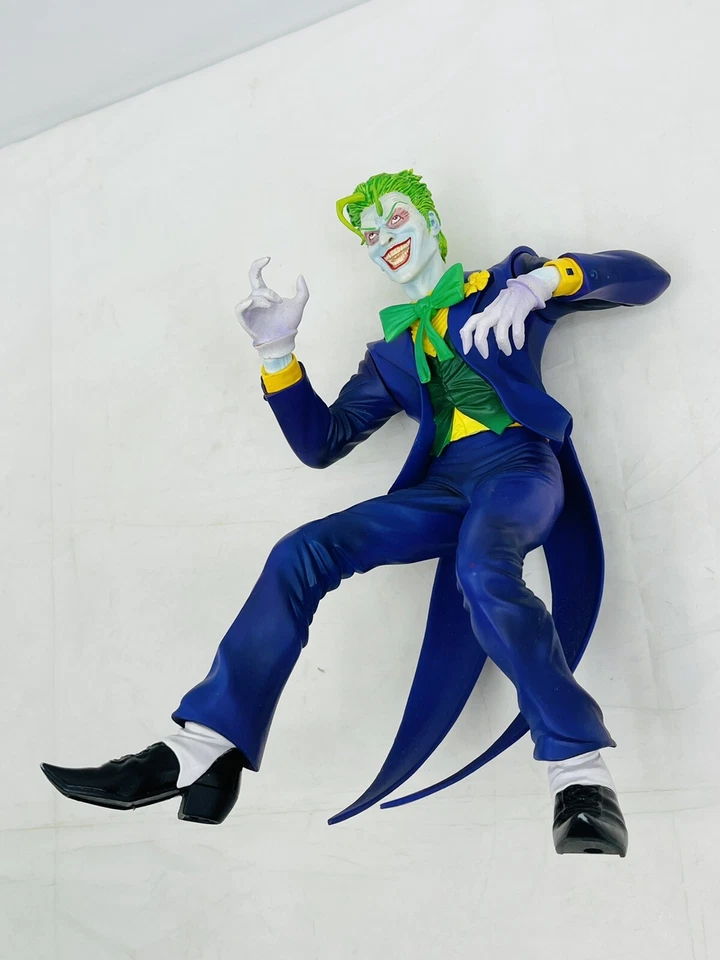 2007 Dc Comics Batman “The Joker” Statue Action Figure by Kotobukiya - Image 4 of 4
