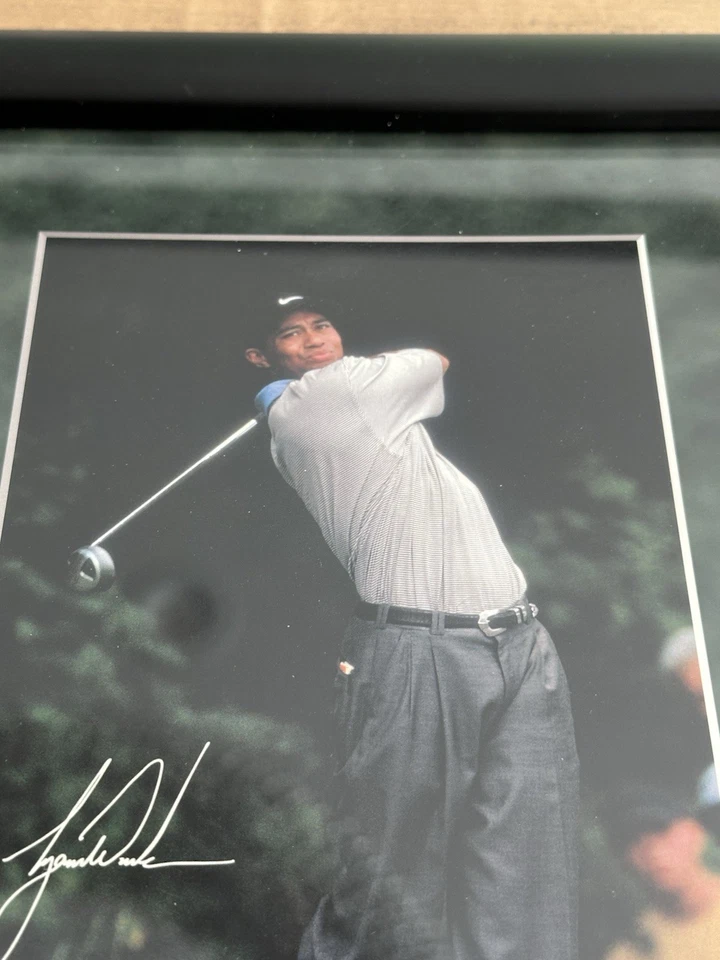 Foto en color de cubierta superior de 8x10 TIGER WOODS "Concentrado" Campeón de Maestros Foto 4 de 4