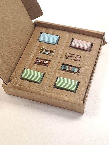 N gauge market stalls x4 Discount denim, Choc cupcake bread & cheese job lot new - Picture 16 of 18