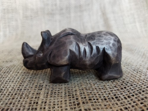 Estatua de rinoceronte. Estatuilla de rinoceronte de madera. Tótem animal tallado a mano. - Imagen 3 de 24