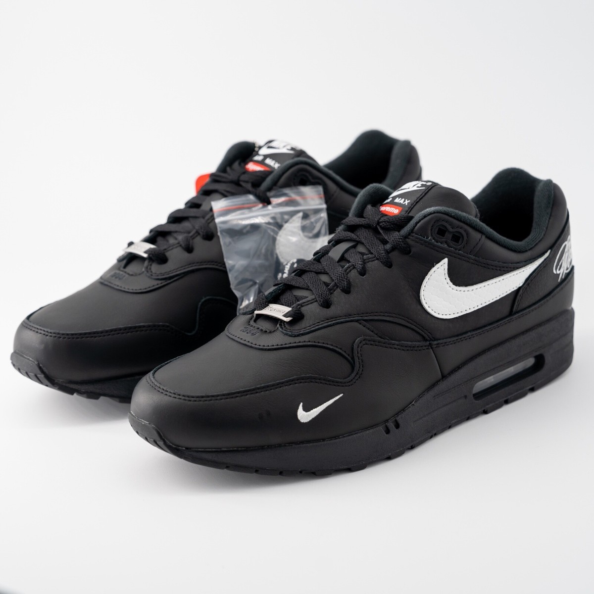 靴 Supreme x Nike Air Max 1 '87 Black 26.5 Nike Air Max 1 '87 SP Supreme Black White Men's - HF8813-001