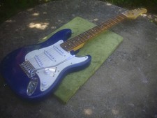 MINI  STRAT  STYLE GUITAR PROJECT - 24" SCALE MINI   STRAT -SPARES   FREE P & P