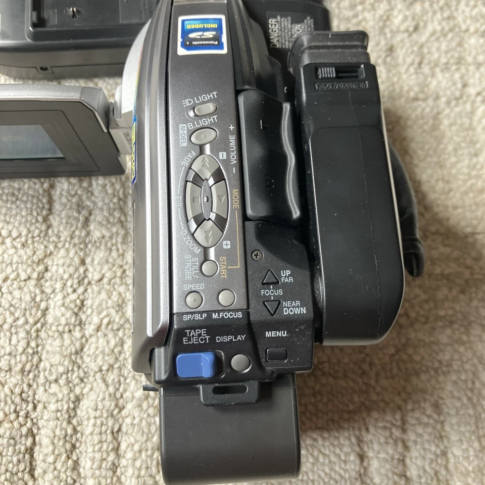 Panasonic PV-L452D VHS-C Video Camcorder 750x Digital Zoom VCR Bundle TESTED - Image 4 of 4